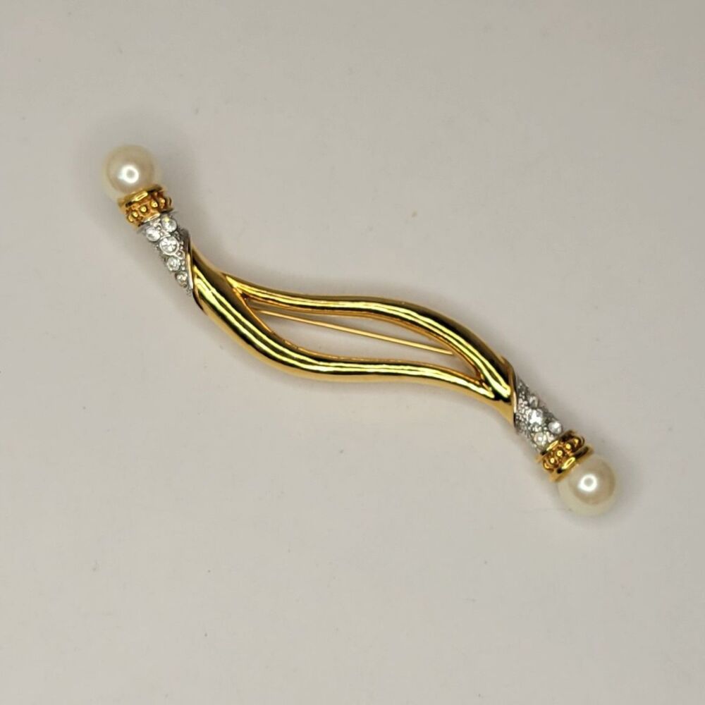 ▪︎Avon Brooch